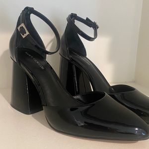 Vince Camuto Women's Addilenz Block Heel Pump, size 8, black patent leather